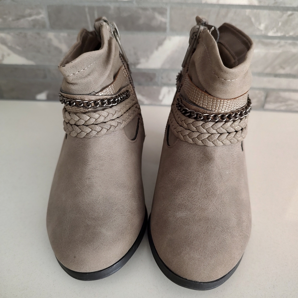 LIKE NEW Toddler Size 8 Boots